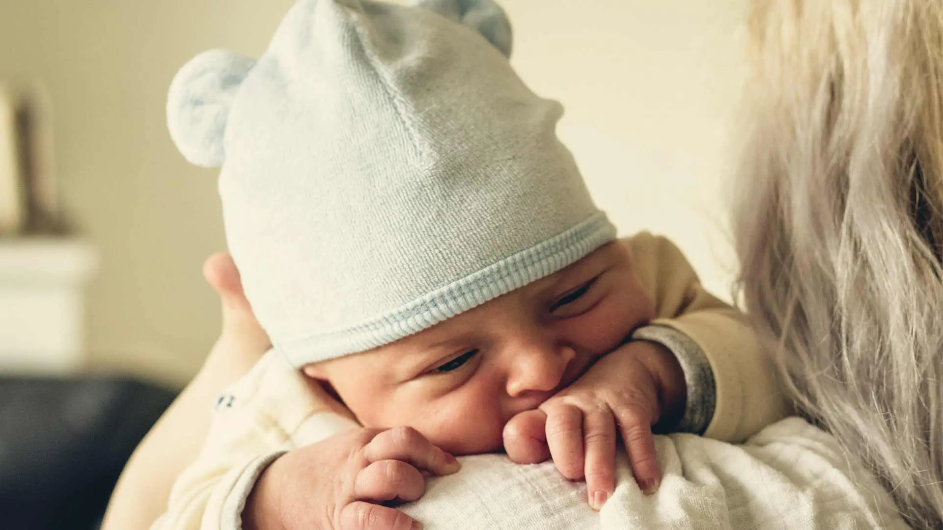 Mutter und Kind eng beisammen